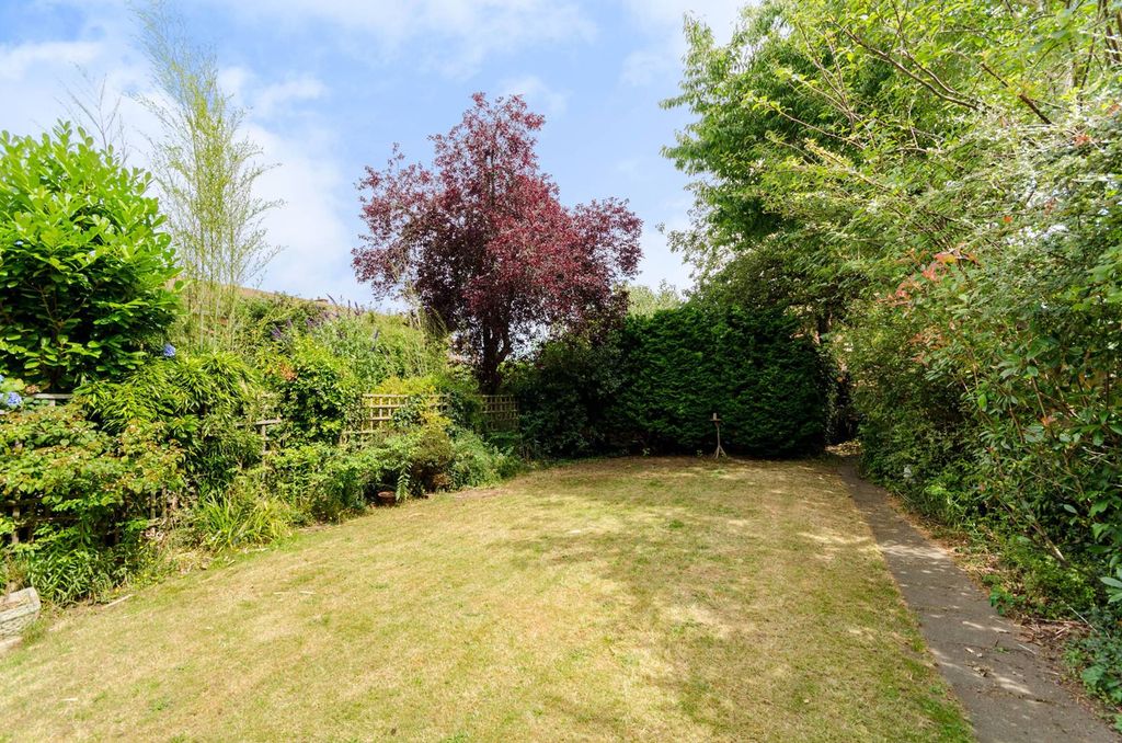 Additional image 4 of 3 bed semi-detached house to rentQuinton Road, Thames Ditton KT7