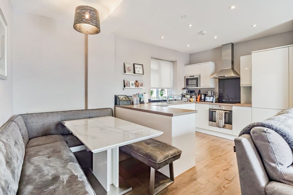 2 bed flat to rentPackhorse Road, Orche Hill Chambers SL9