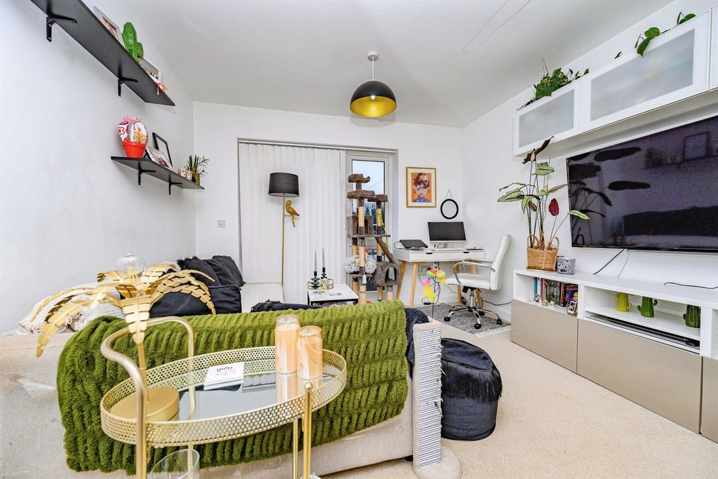 Additional image 12 of 2 bed flat for saleFrogmore Road, Hemel Hempstead HP3