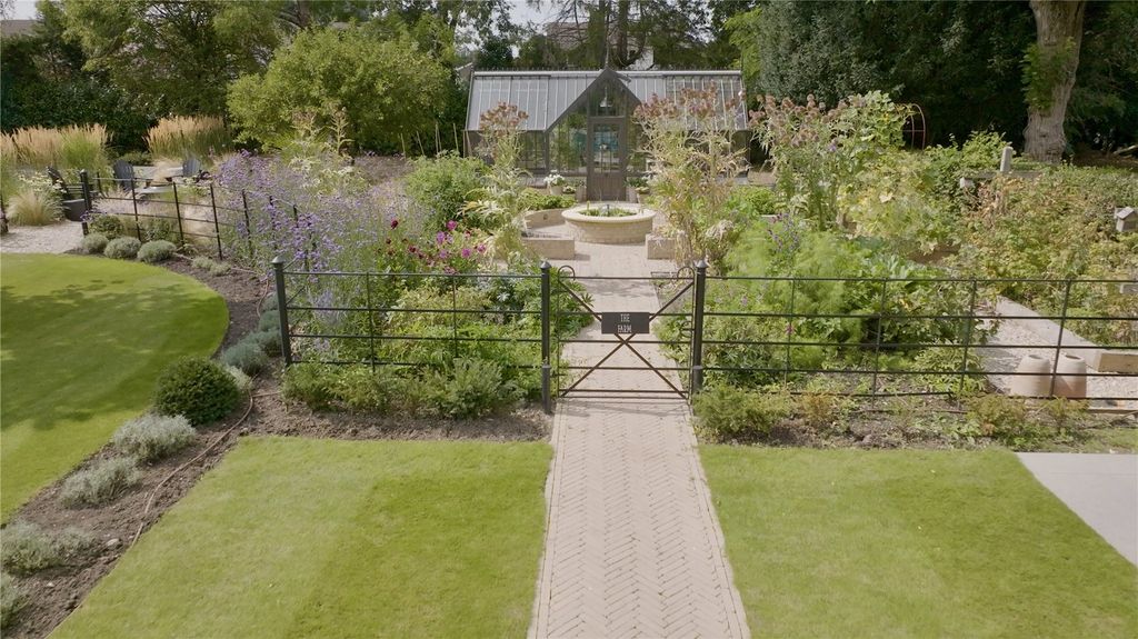 Additional image 26 of 6 bed detached house for salePenn Road, Beaconsfield, Buckinghamshire HP9