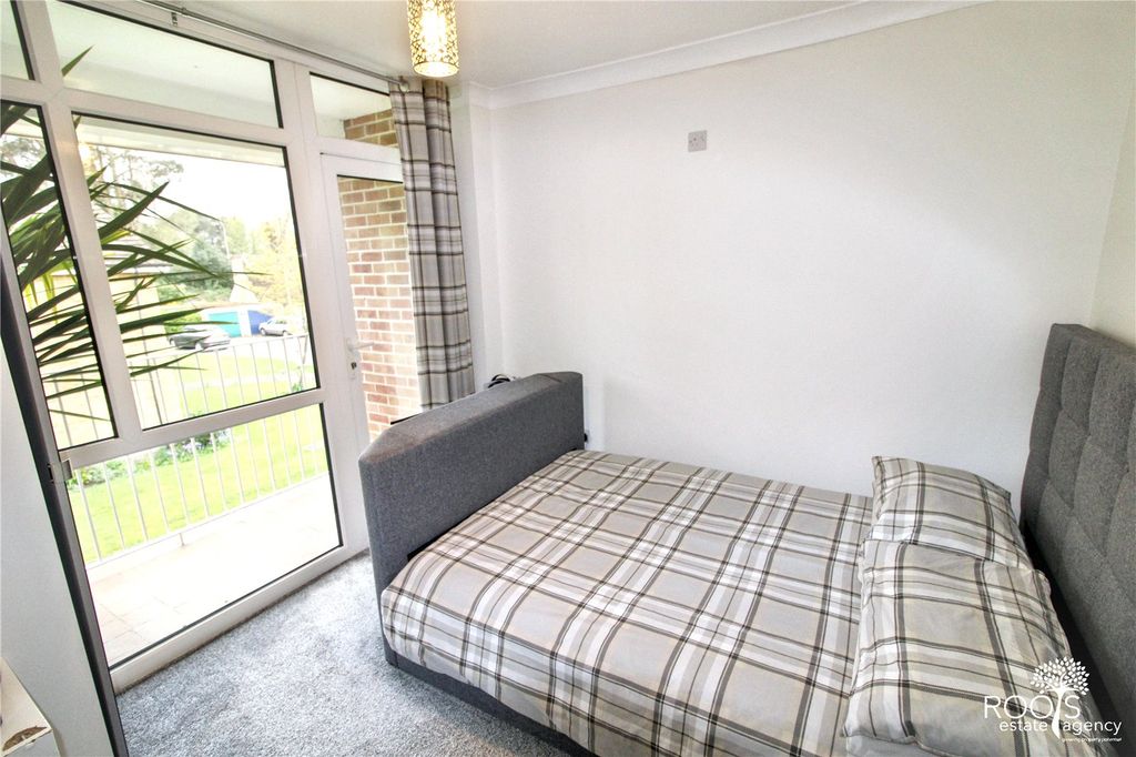 Additional image 8 of 3 bed flat for saleGorselands, Newbury, Berkshire RG14