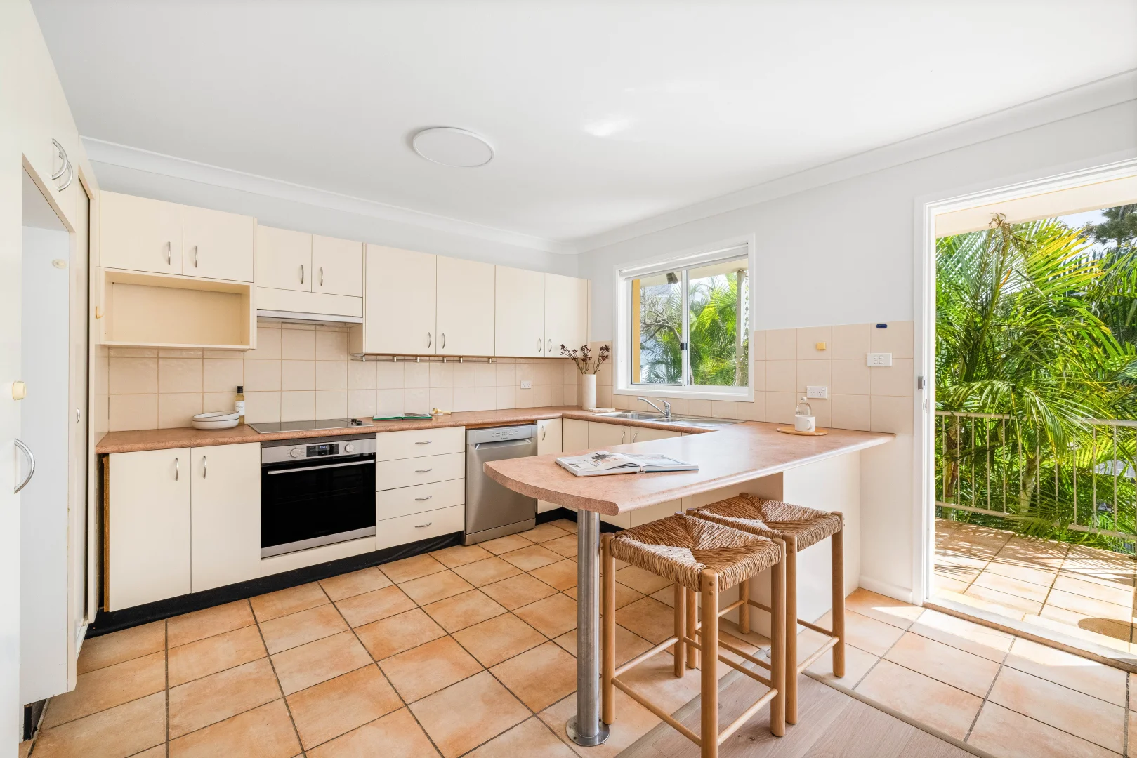 2/140 Pacific Parade, Dee Why NSW 2099 photo 4