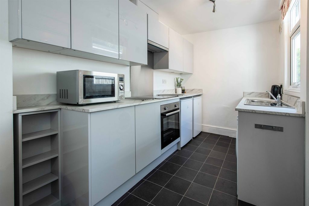 4 bed shared accommodation to rentAlbert Road, Nottingham NG7 photo 5
