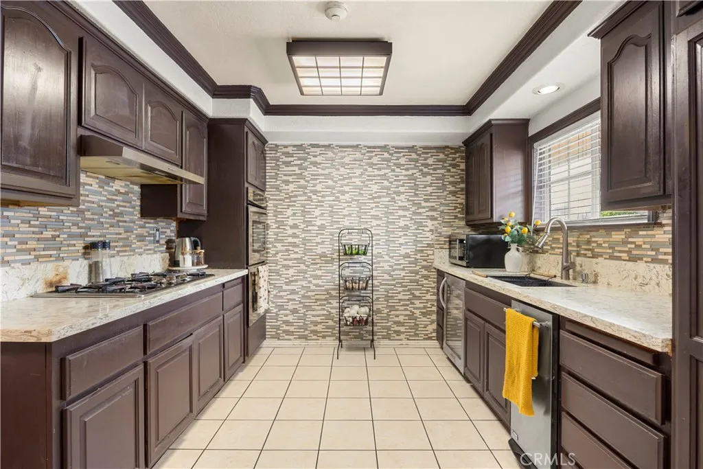 9315 Parrot Ave, Downey, CA 90240 photo 3