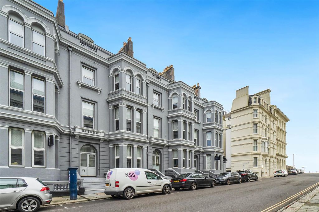 2 bed flat to rentElliot Street, The Hoe, Plymouth PL1
