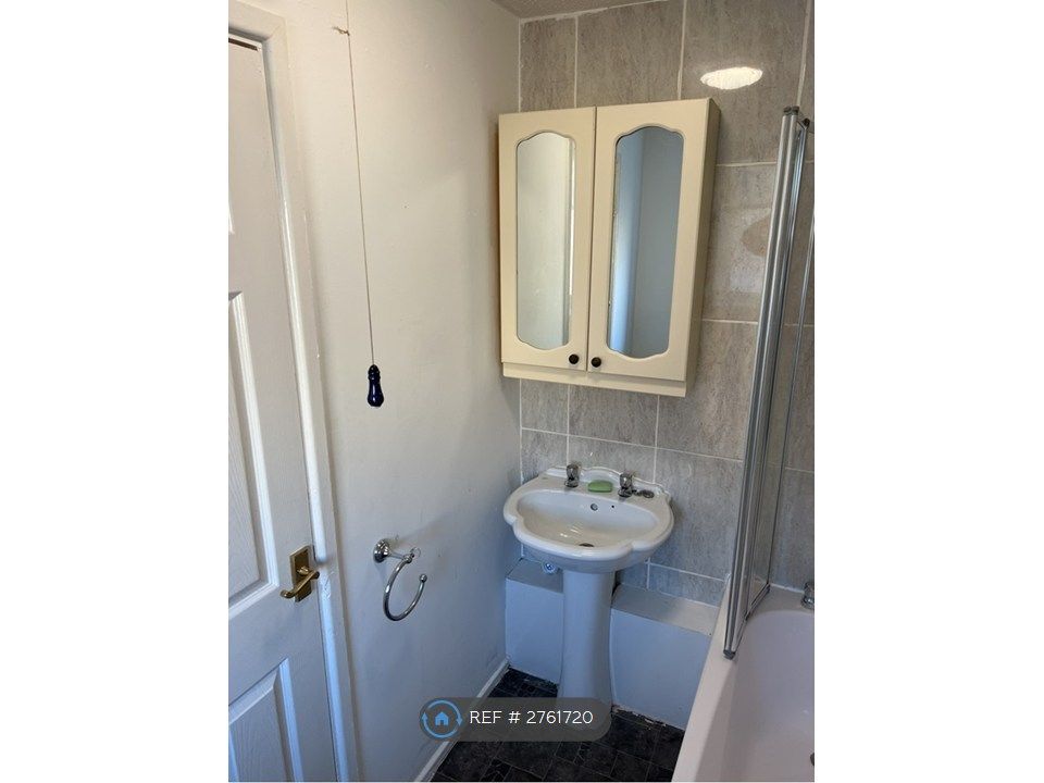2 bed flat to rentTredegar Arms Flats, Machen, Caerphilly CF83