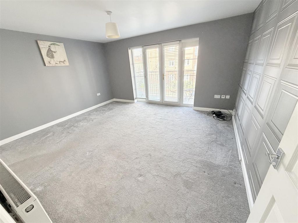 2 bed flat to rentFleet Avenue, Hartlepool TS24 photo 4