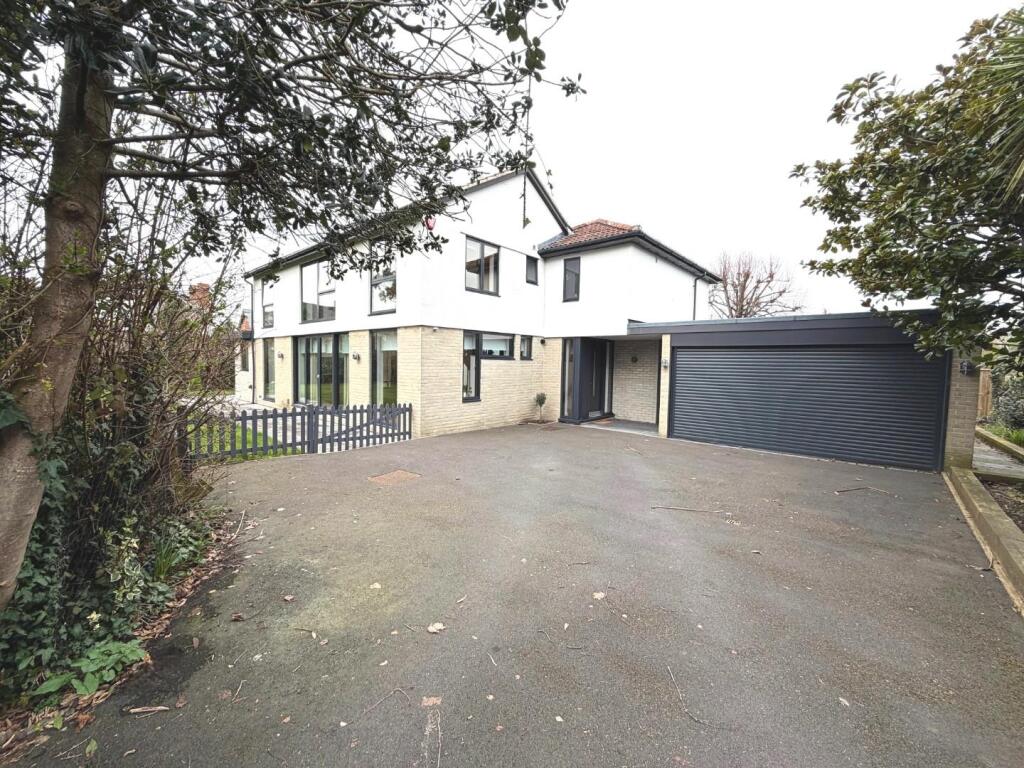 Housman Road, Street