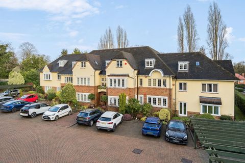 Duck's Hill Road, Northwood HA6