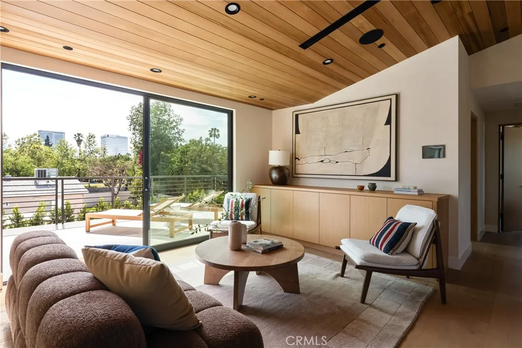Additional image 84 of 15202 Hesby Street, Sherman Oaks, CA 91403