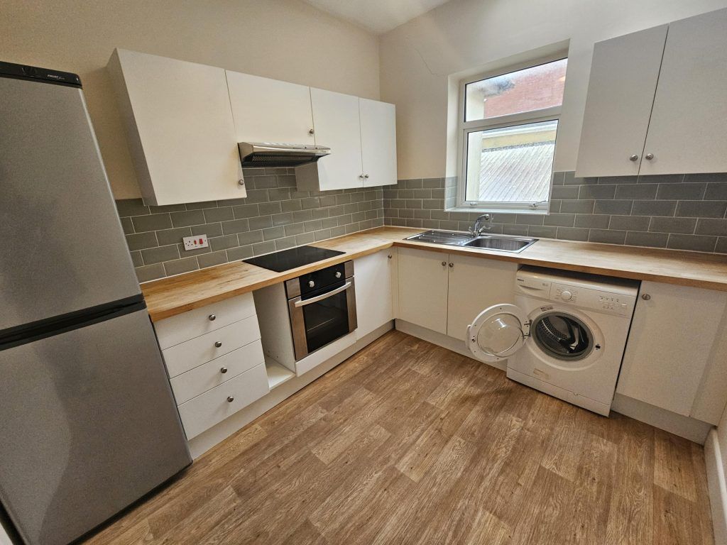 2 bed flat to rentSea Road, Boscombe BH5