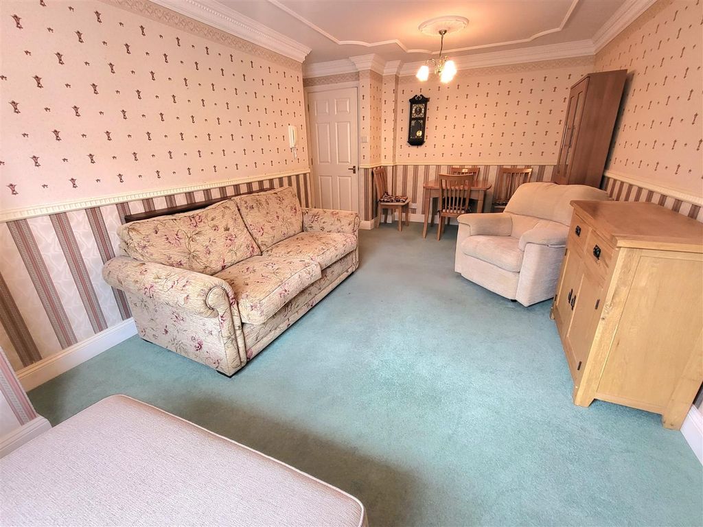 Additional image 5 of 2 bed flat for saleWimbledon Court, Tenby SA70