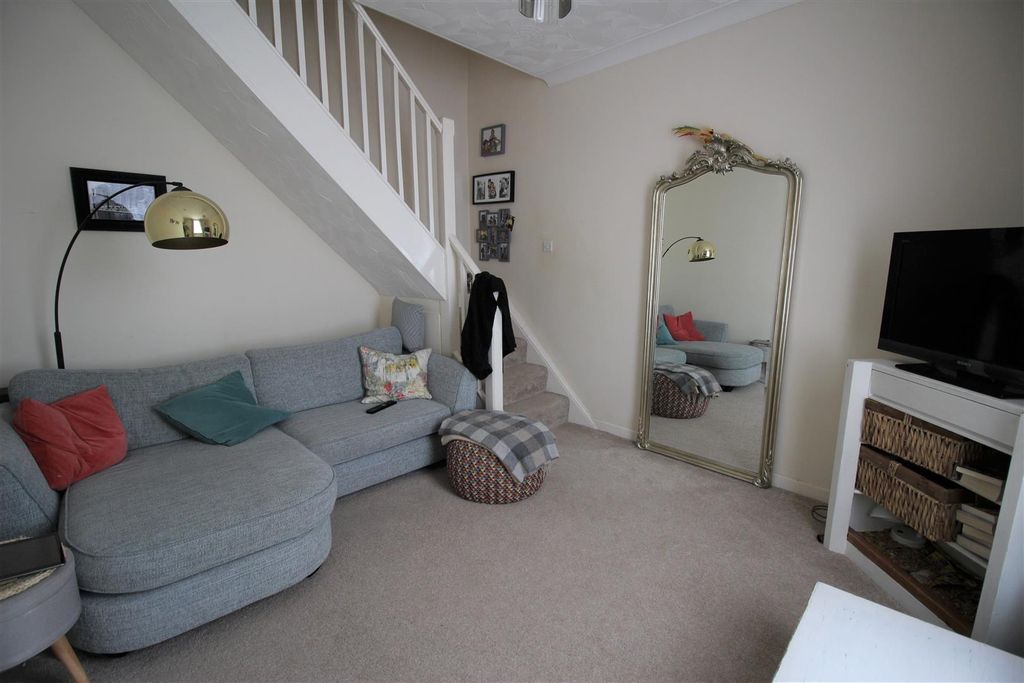 2 bed end terrace house to rentEastney Road, Southsea, Hants PO4