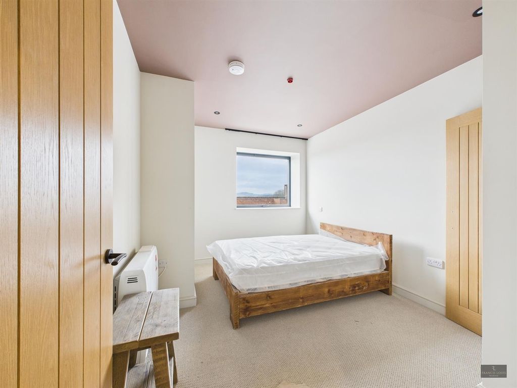 2 bed flat to rent24 Paternoster House, Exeter EX4 photo 5