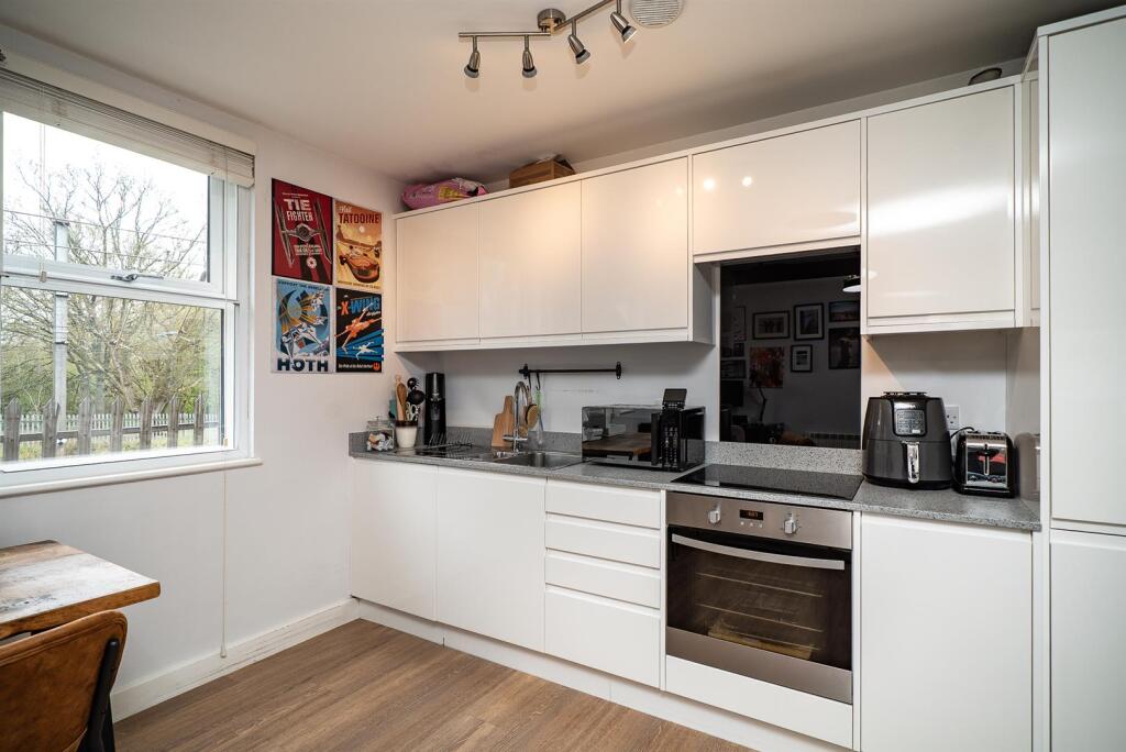 Porters Wood, St. Albans photo 4