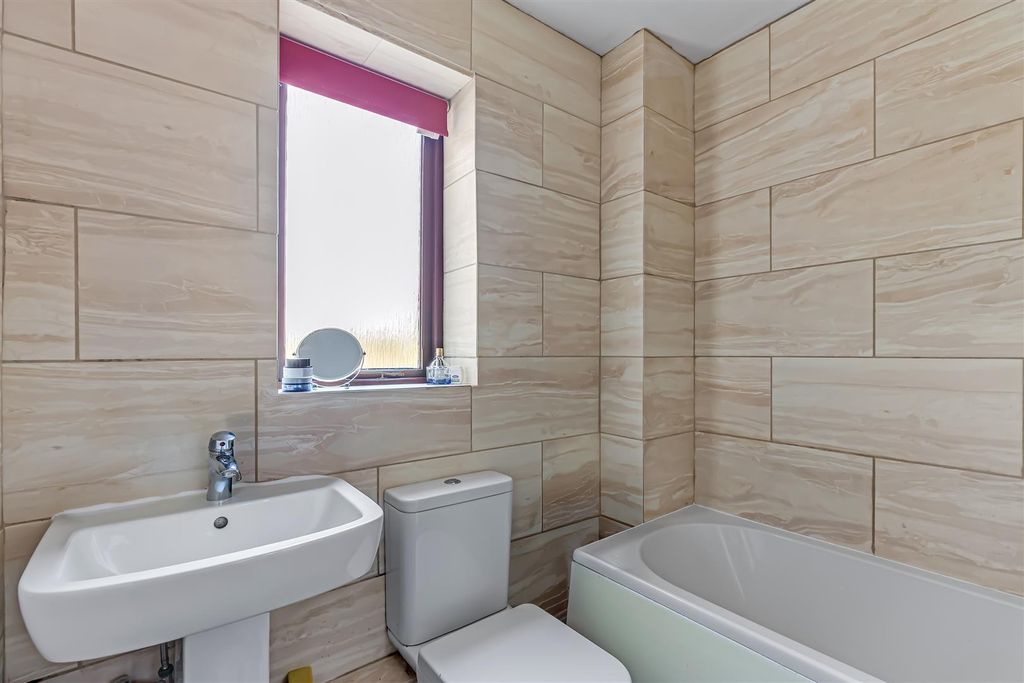 Additional image 10 of 2 bed flat for saleTarn Court, Ilkley LS29