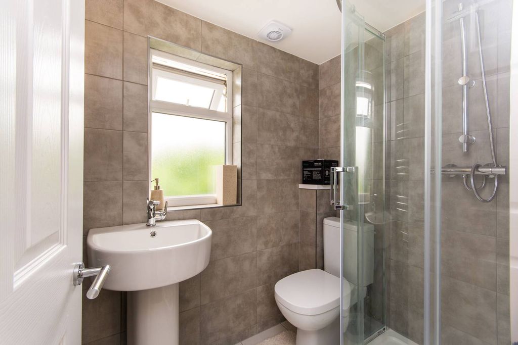 Additional image 9 of 4 bed terraced house to rentSalem Place, Central Croydon, Croydon CR0
