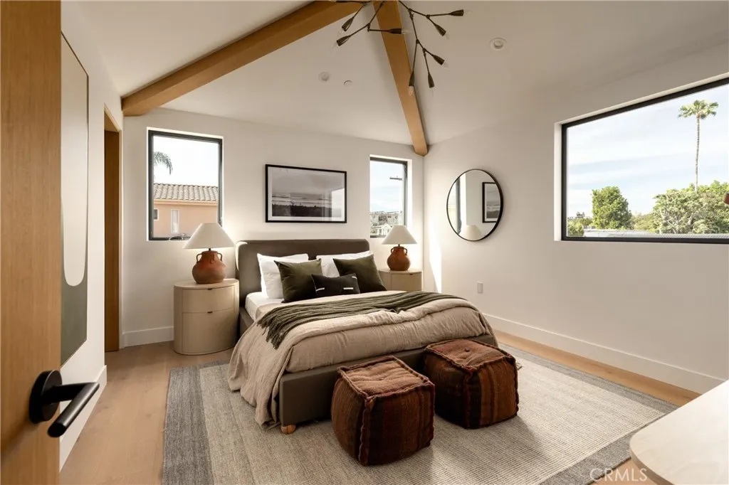 Additional image 105 of 15202 Hesby Street, Sherman Oaks, CA 91403