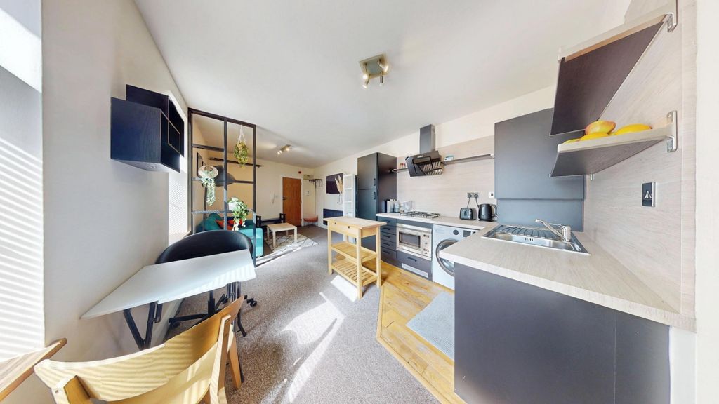 1 bed flat to rentQueens Road, Penarth CF64 photo 5