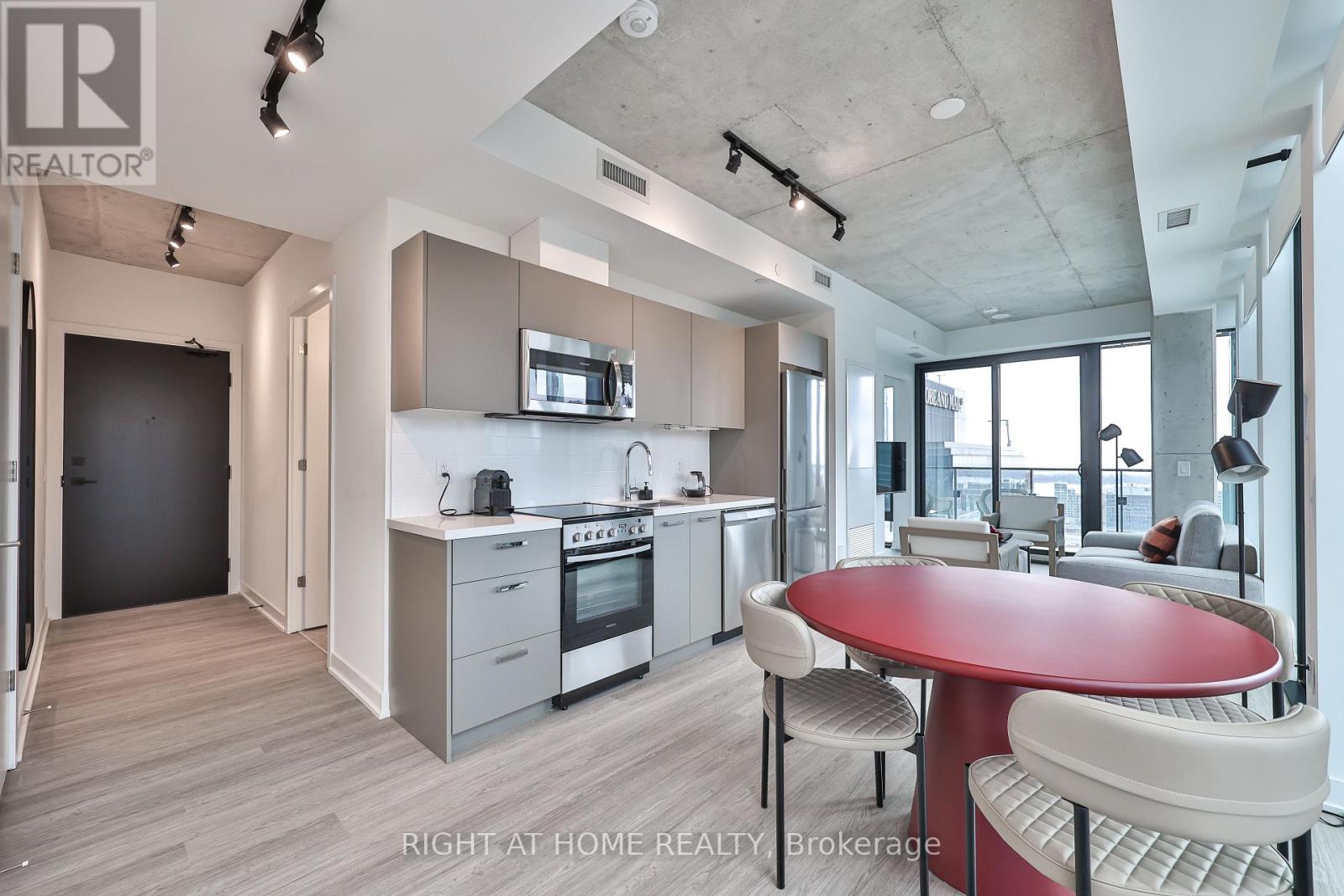 Additional image 4 of 2404-284 King Street, Toronto, ON, M5A1K4