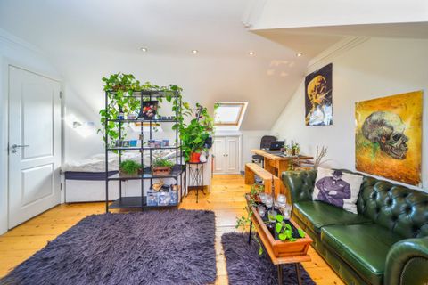 Gillespie Road, Highbury, London N5, Studio for sale