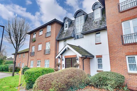 Henry Close, Enfield EN2