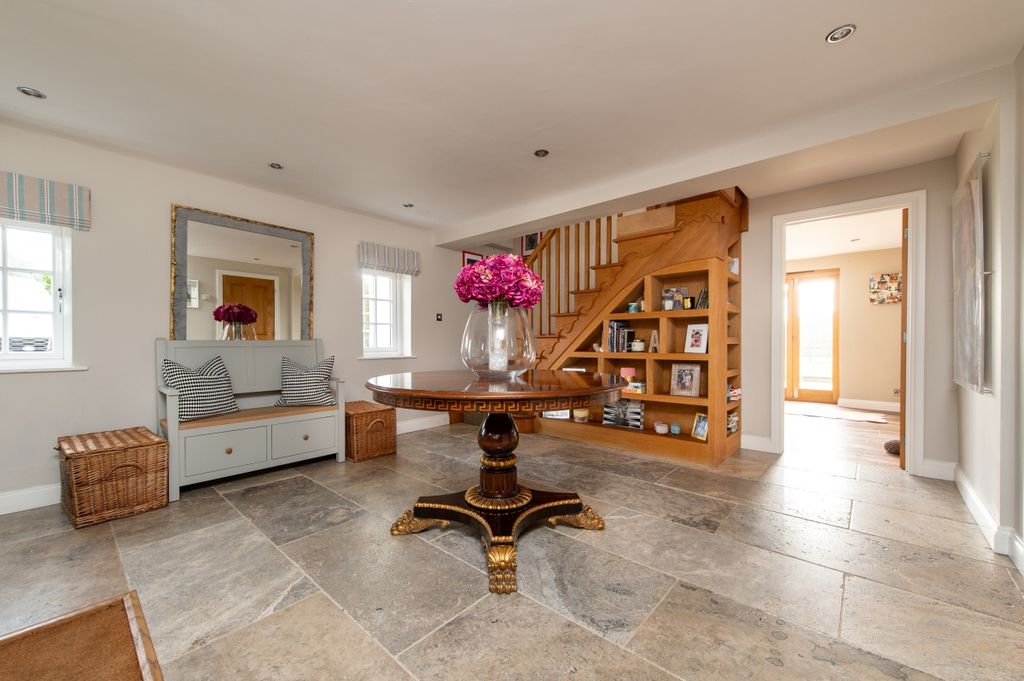 Additional image 3 of 4 bed detached house to rentNewnham, Henley-In-Arden B95