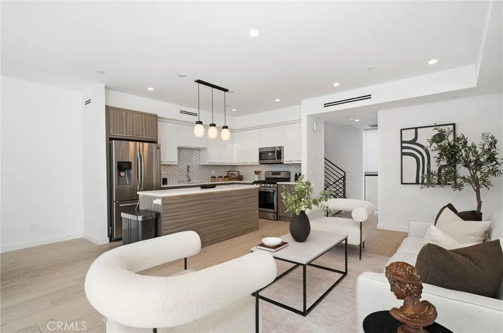 Additional image 6 of 5153 W Redondo Court, Los Angeles, CA 90019