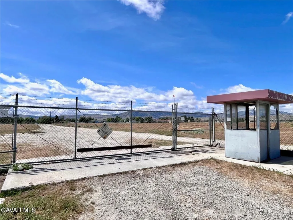 38960 12th Street E, Palmdale, CA 93550