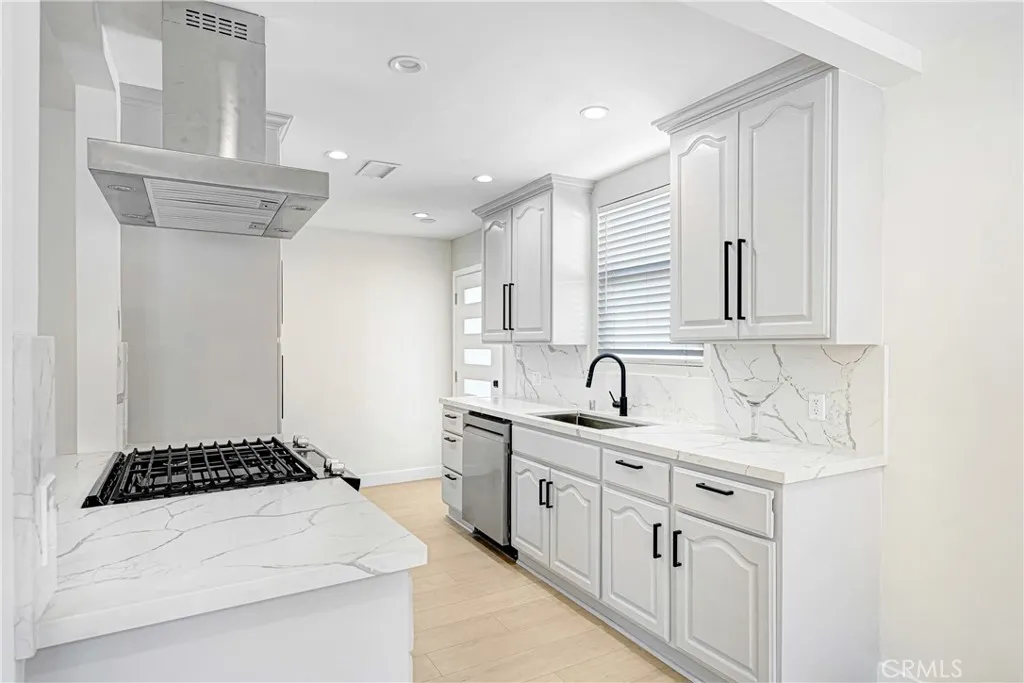 Additional image 10 of 18216 Hartland Street, Reseda, CA 91335