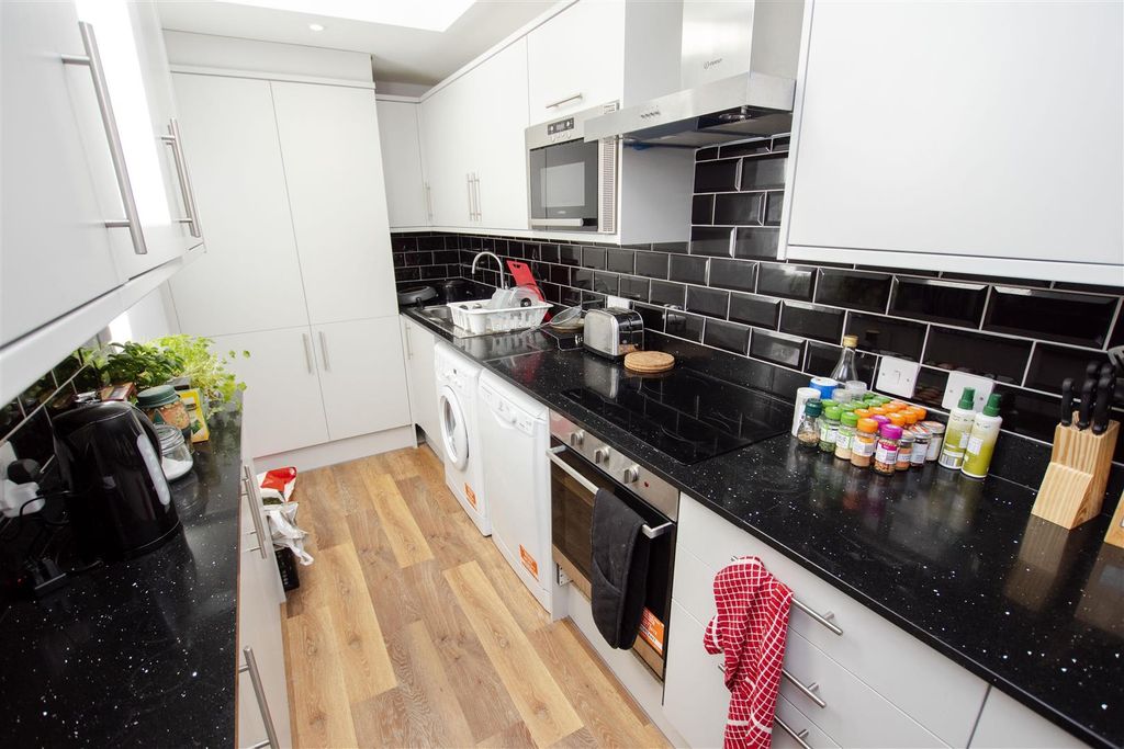 5 bed shared accommodation to rentHeeley Road, Birmingham, West Midlands B29 photo 3
