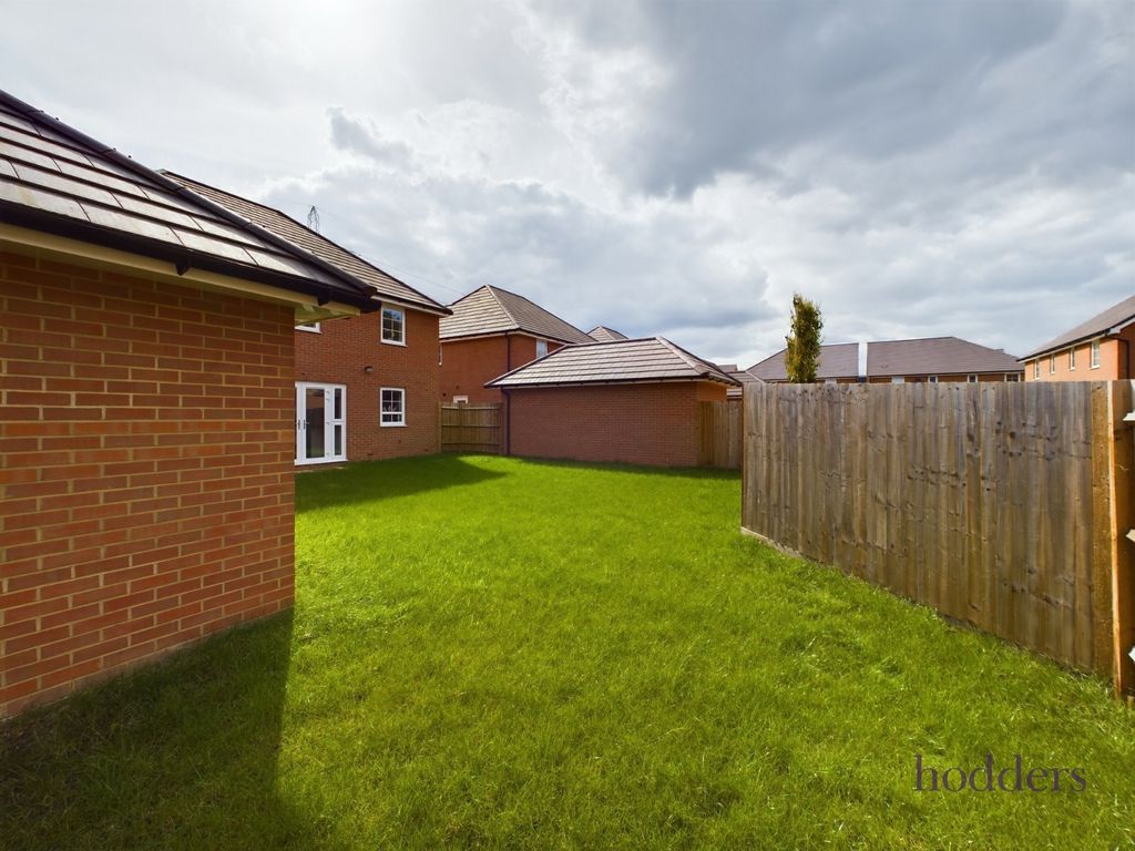 Additional image 22 of 5 bed detached house to rentBlackbess Lane, Chertsey, Surrey KT16