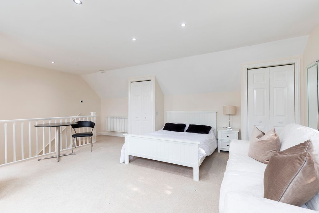Additional image 3 of Studio to rentBowbridge Lane, Prestbury, Cheltenham GL52