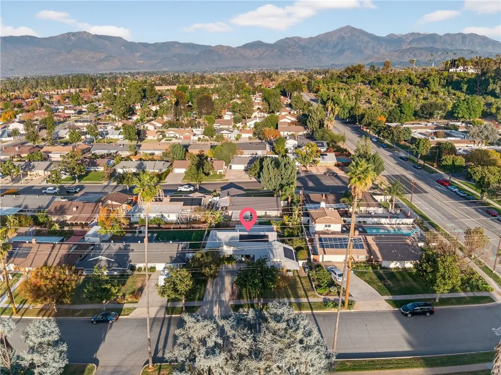 1055 Roosevelt Road, Redlands, CA 92374