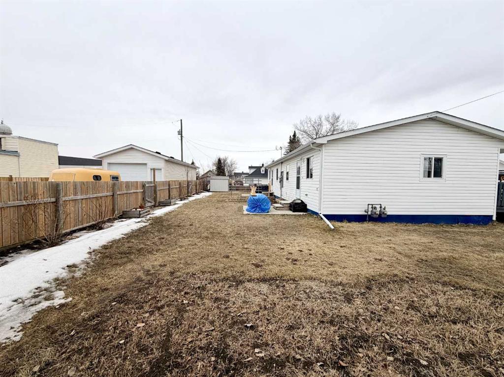 Additional image 6 of 101 A & B 1 Avenue N, Linden, AB, T0M1J0