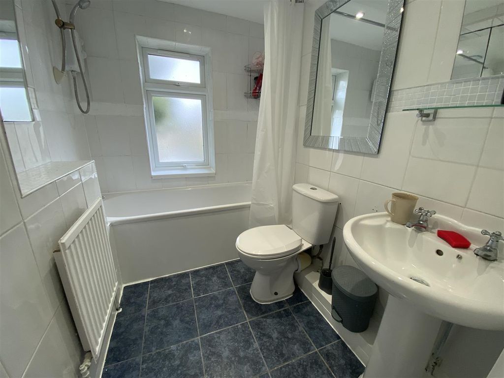 Additional image 8 of 2 bed terraced house to rentLangley Crescent, Dagenham RM9