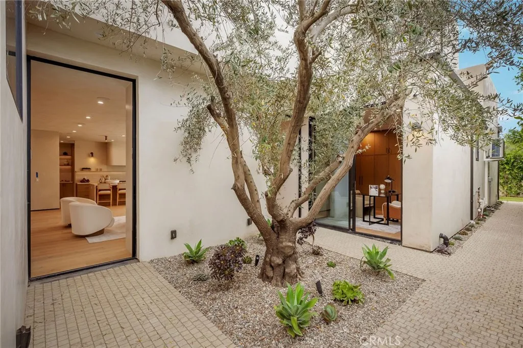 Additional image 102 of 15447 Huston St, Sherman Oaks, CA 91403
