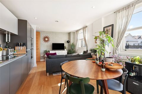 Entwistle Terrace, St. Peters Square, London W6