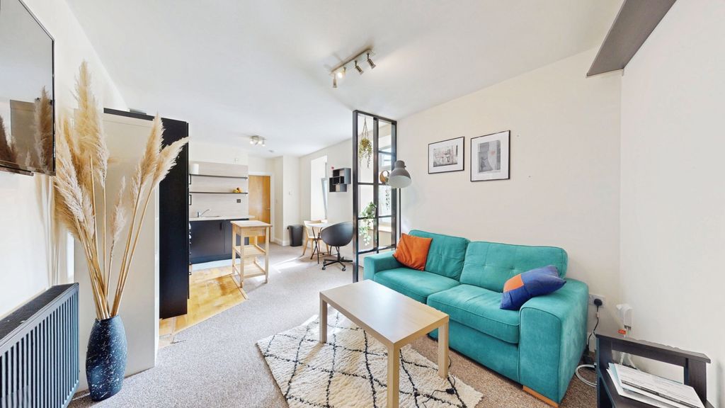 1 bed flat to rentQueens Road, Penarth CF64 photo 2