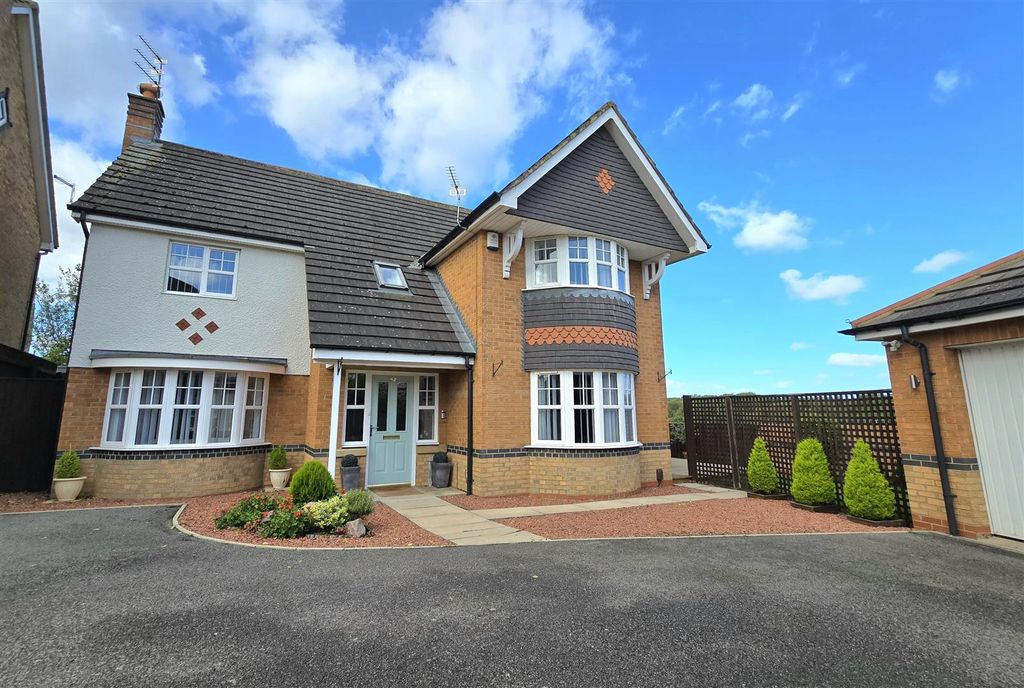 4 bed detached house to rentStonebridge Crescent, Ingleby Barwick TS17