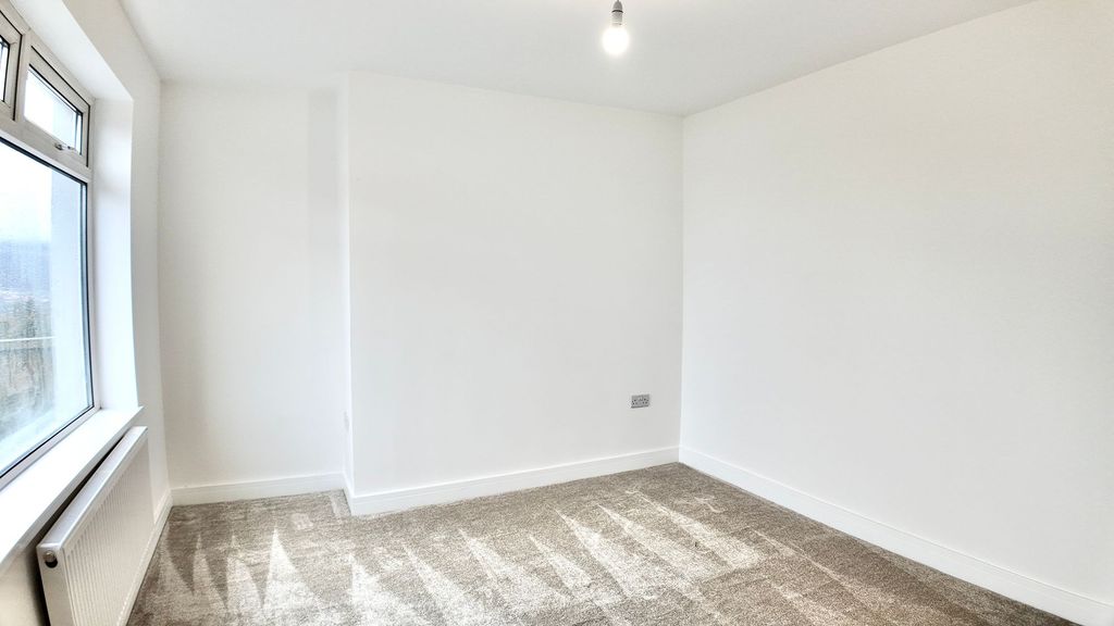 Additional image 10 of 3 bed semi-detached house to rentAlbertina Road, Newbridge NP11