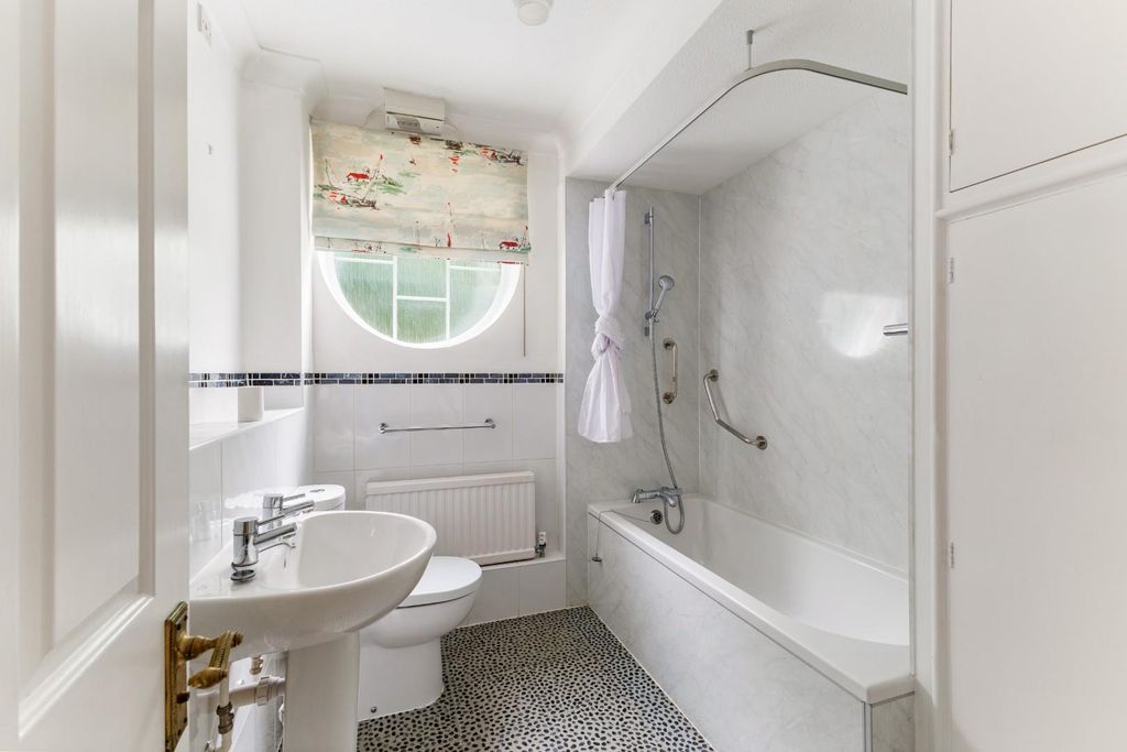 Additional image 10 of 1 bed flat for saleThe Close, Salisbury SP1