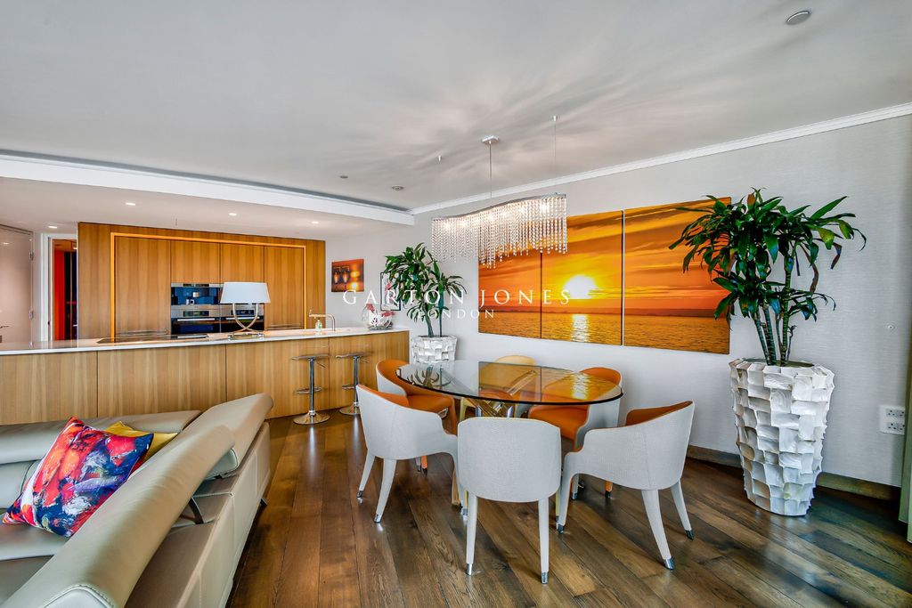 2 bed flat to rentTower Building, 1 St Georges Wharf, London SW8