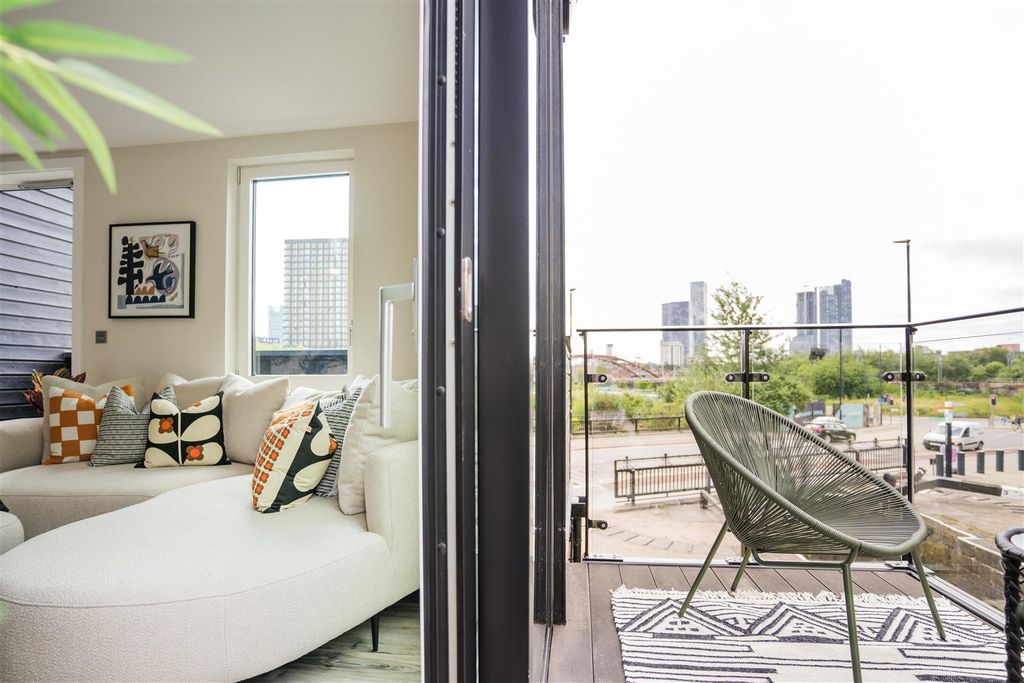 Additional image 2 of 3 bed flat for saleThe Railings, Middlewood Locks M5
