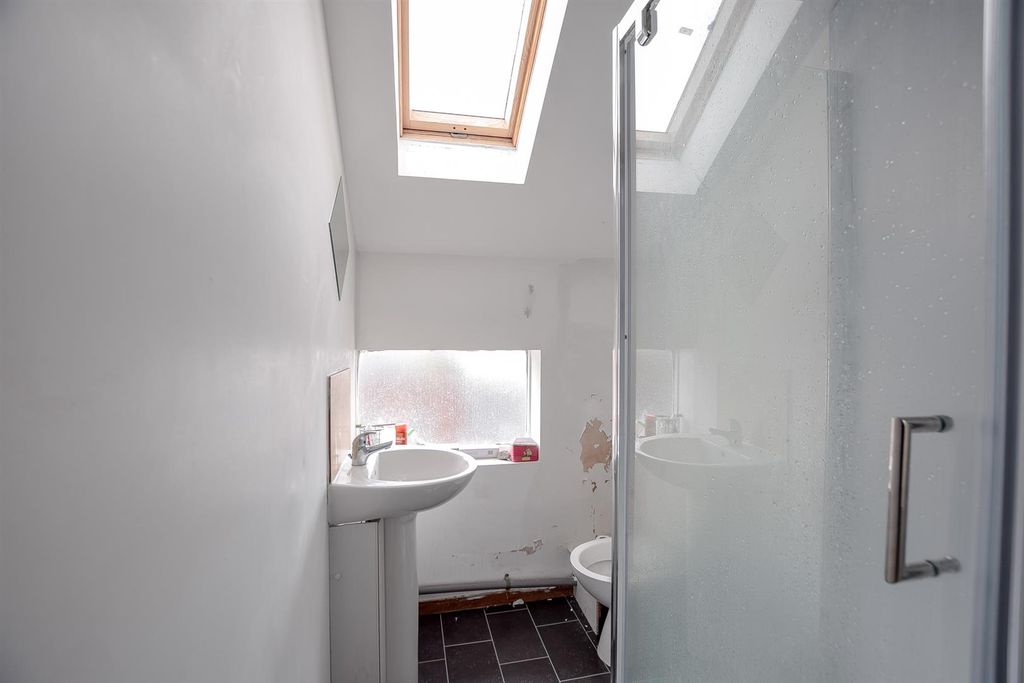 Additional image 4 of 2 bed flat to rentDock View Road, Barry CF63
