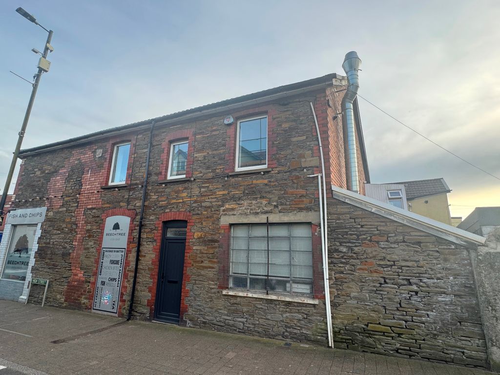 3 bed flat to rent39A Bedwlwyn Road, Ystrad Mynach, Hengoed CF82