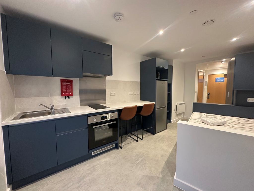 1 bed flat to rentSt. Peters Street, Canterbury, Kent CT1