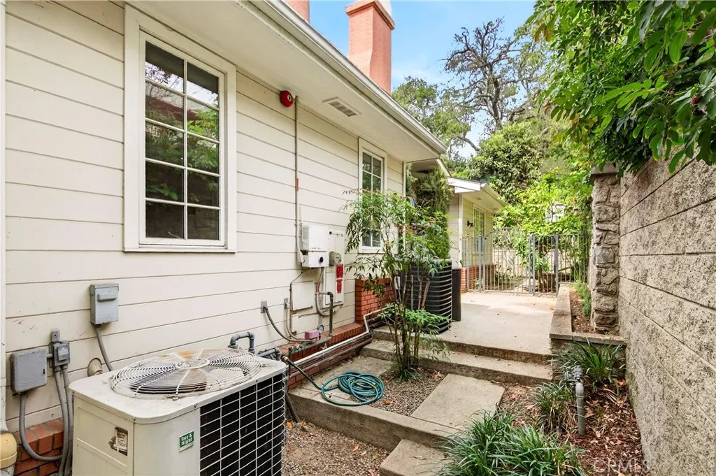 Additional image 110 of 465 W Highland Avenue, Sierra Madre, CA 91024