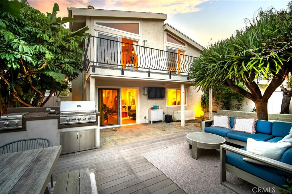 956 Tia Juana St, Laguna Beach, CA 92651