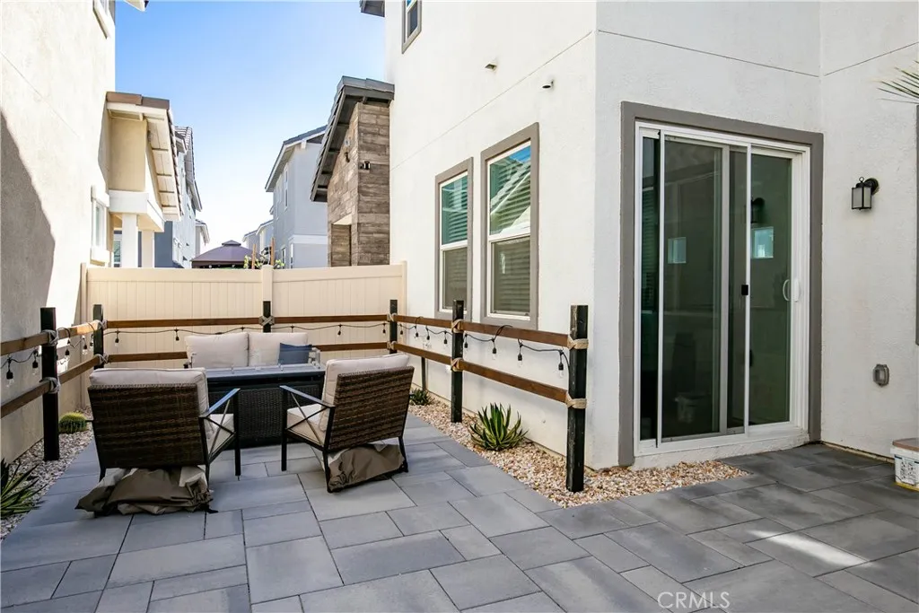 240 Natural Bridge Ln, Palmdale, CA 93551